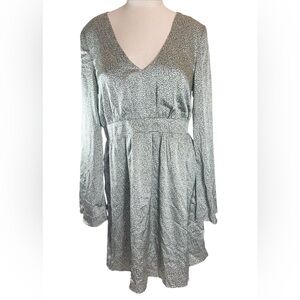 Sage The Label Green Leopard Print V Neck Satin with Bell Sleeves Size L…